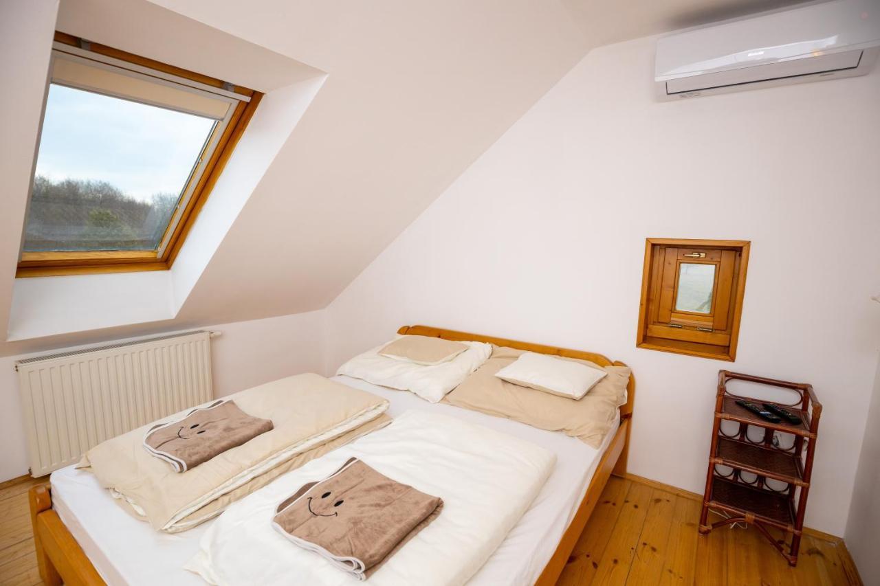 Noble'S Panzio Es Etterem Bed & Breakfast Nemesnep ภายนอก รูปภาพ