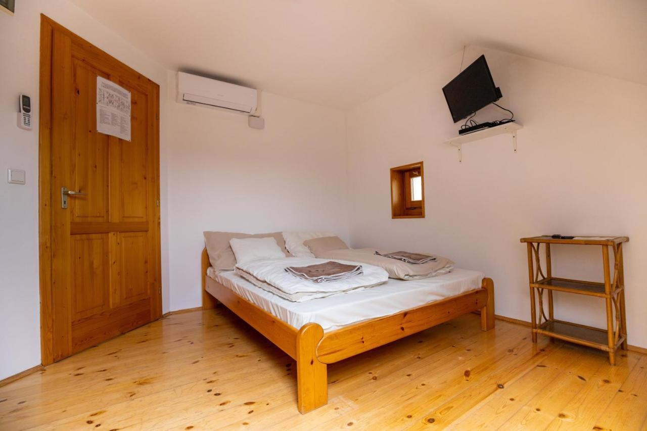 Noble'S Panzio Es Etterem Bed & Breakfast Nemesnep ภายนอก รูปภาพ
