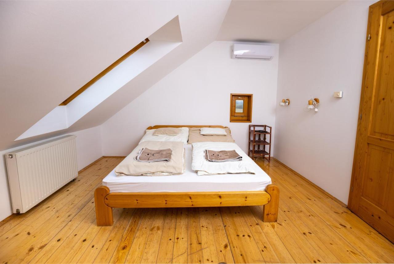 Noble'S Panzio Es Etterem Bed & Breakfast Nemesnep ภายนอก รูปภาพ
