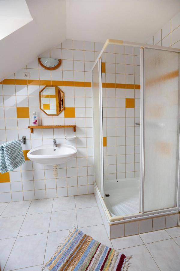 Noble'S Panzio Es Etterem Bed & Breakfast Nemesnep ภายนอก รูปภาพ