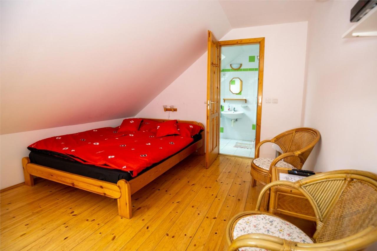 Noble'S Panzio Es Etterem Bed & Breakfast Nemesnep ภายนอก รูปภาพ