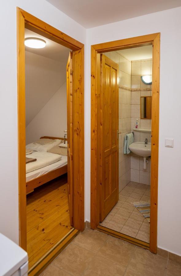 Noble'S Panzio Es Etterem Bed & Breakfast Nemesnep ภายนอก รูปภาพ
