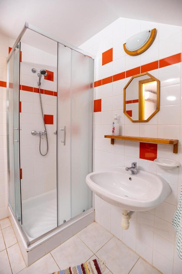 Noble'S Panzio Es Etterem Bed & Breakfast Nemesnep ภายนอก รูปภาพ